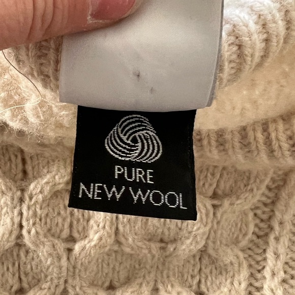 Vintage Ivory Cropped Wool Sweater - Picture 4 of 5